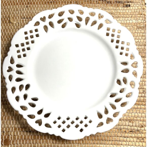 Vintage Twos Company 10" Round Lace Heart Decorative Dinner Plate granny core - Picture 1 of 3